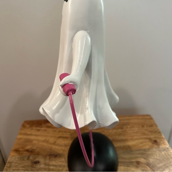 NEW VIRAL White Ghost Figurine with Pink Jump Rope - Picture 4 of 10